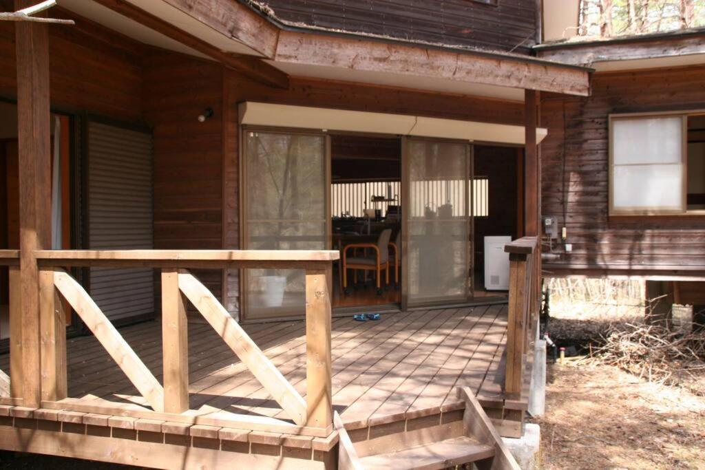 北軽井沢の貸別荘一棟貸し切り-庭とウッドデッキつき Azumaiokozan Buitenkant foto