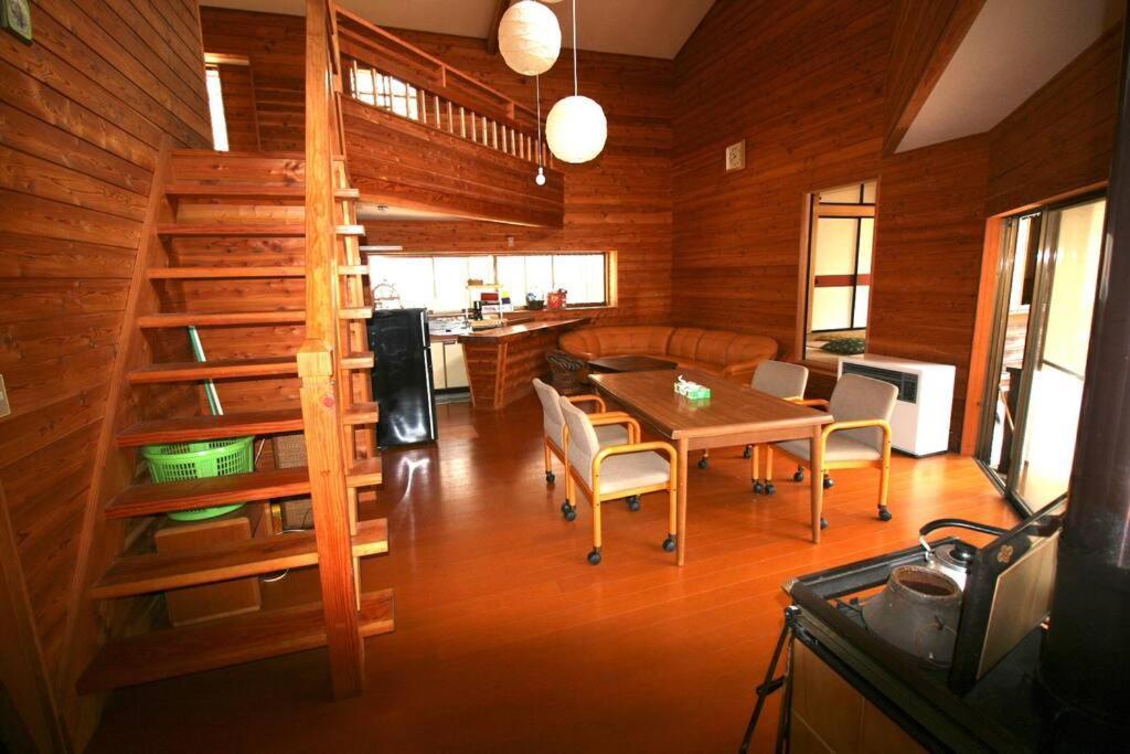 北軽井沢の貸別荘一棟貸し切り-庭とウッドデッキつき Azumaiokozan Buitenkant foto