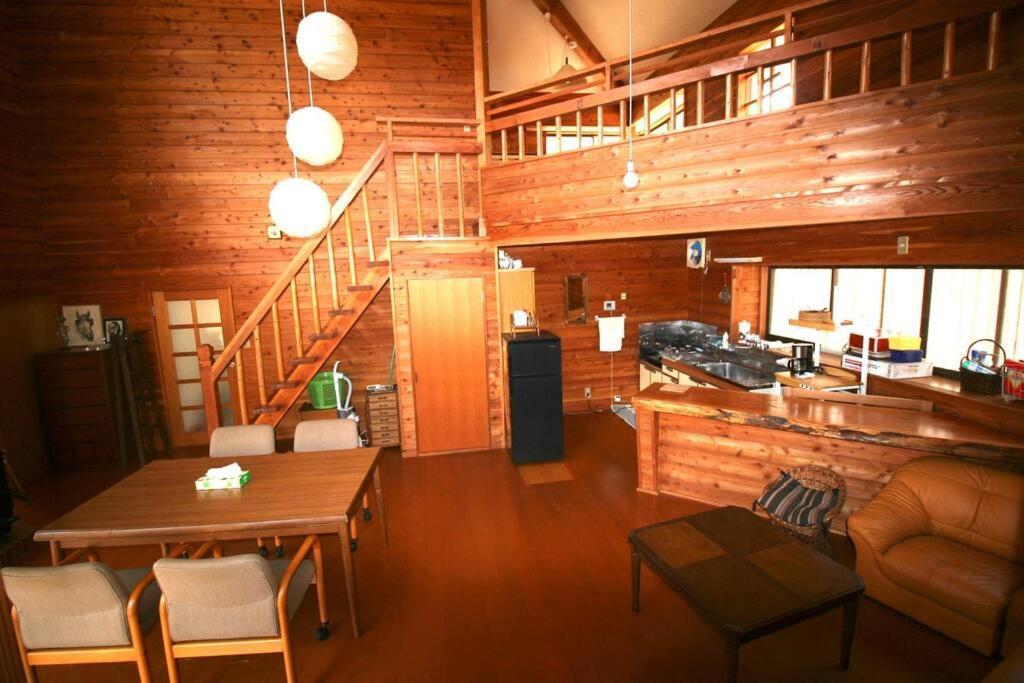北軽井沢の貸別荘一棟貸し切り-庭とウッドデッキつき Azumaiokozan Buitenkant foto