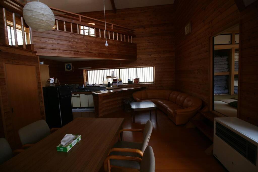 北軽井沢の貸別荘一棟貸し切り-庭とウッドデッキつき Azumaiokozan Buitenkant foto