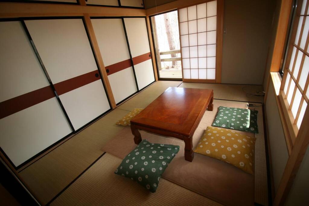 北軽井沢の貸別荘一棟貸し切り-庭とウッドデッキつき Azumaiokozan Buitenkant foto
