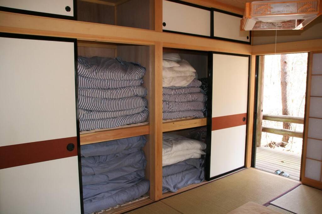 北軽井沢の貸別荘一棟貸し切り-庭とウッドデッキつき Azumaiokozan Buitenkant foto